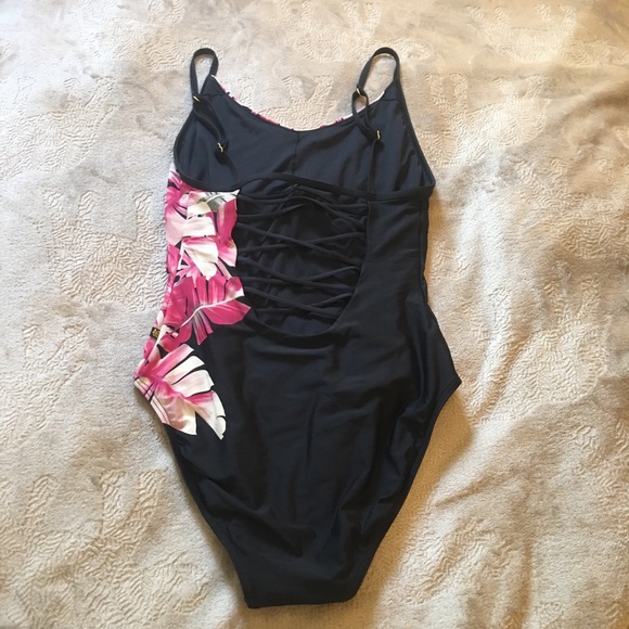 La Vie en Rose (Aquarose) black pink floral one piece cross printed back Size M - Picture 2 of 9